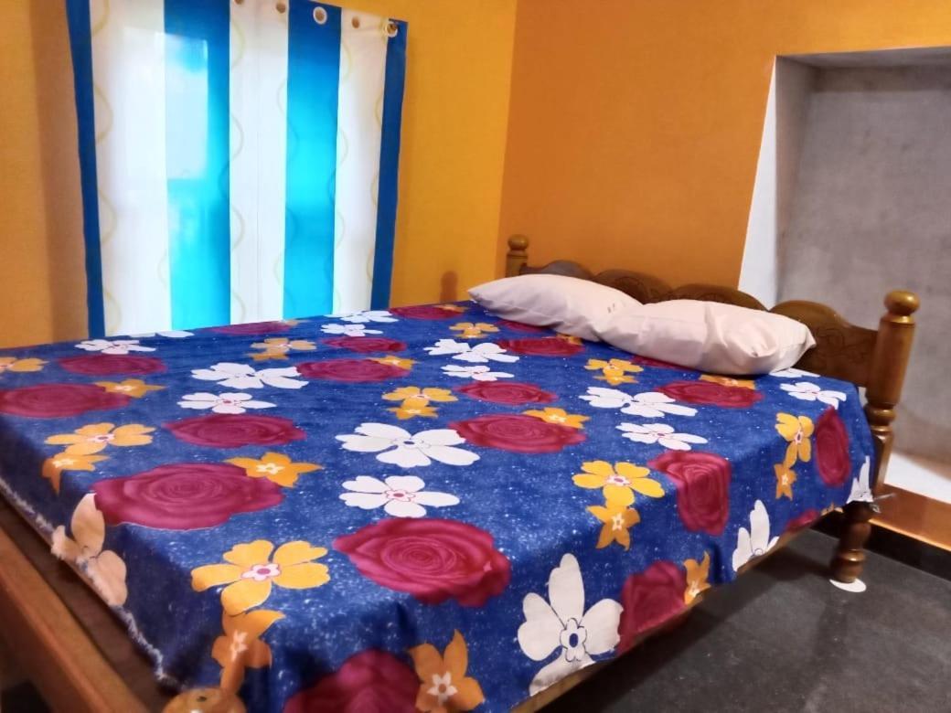 Santosh Homestay *